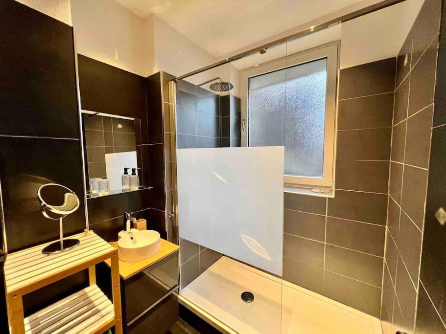 Bellevue - Grand Appartement Pour 5 Sur Les Quais De La Meuse Liège Extérieur photo