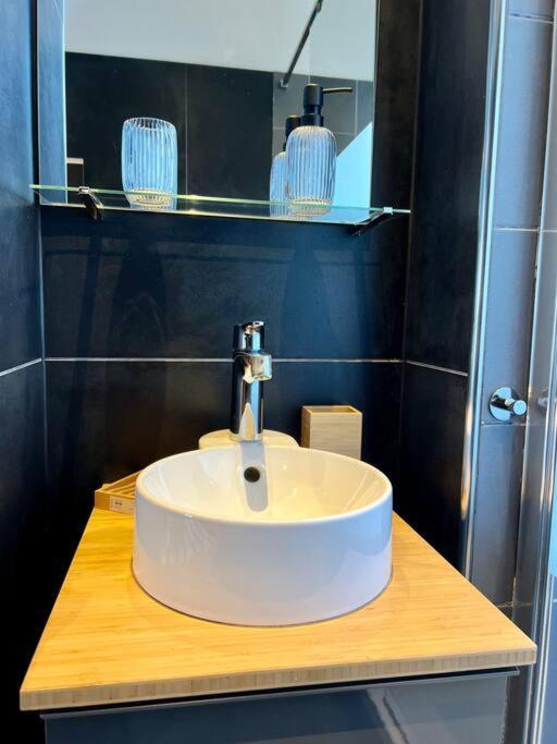 Bellevue - Grand Appartement Pour 5 Sur Les Quais De La Meuse Liège Extérieur photo